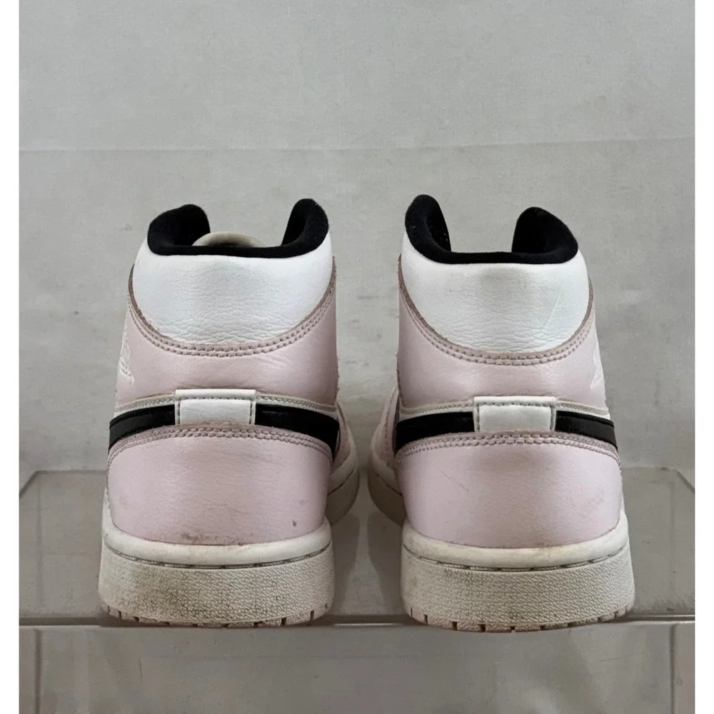 Nike contrast logos quality